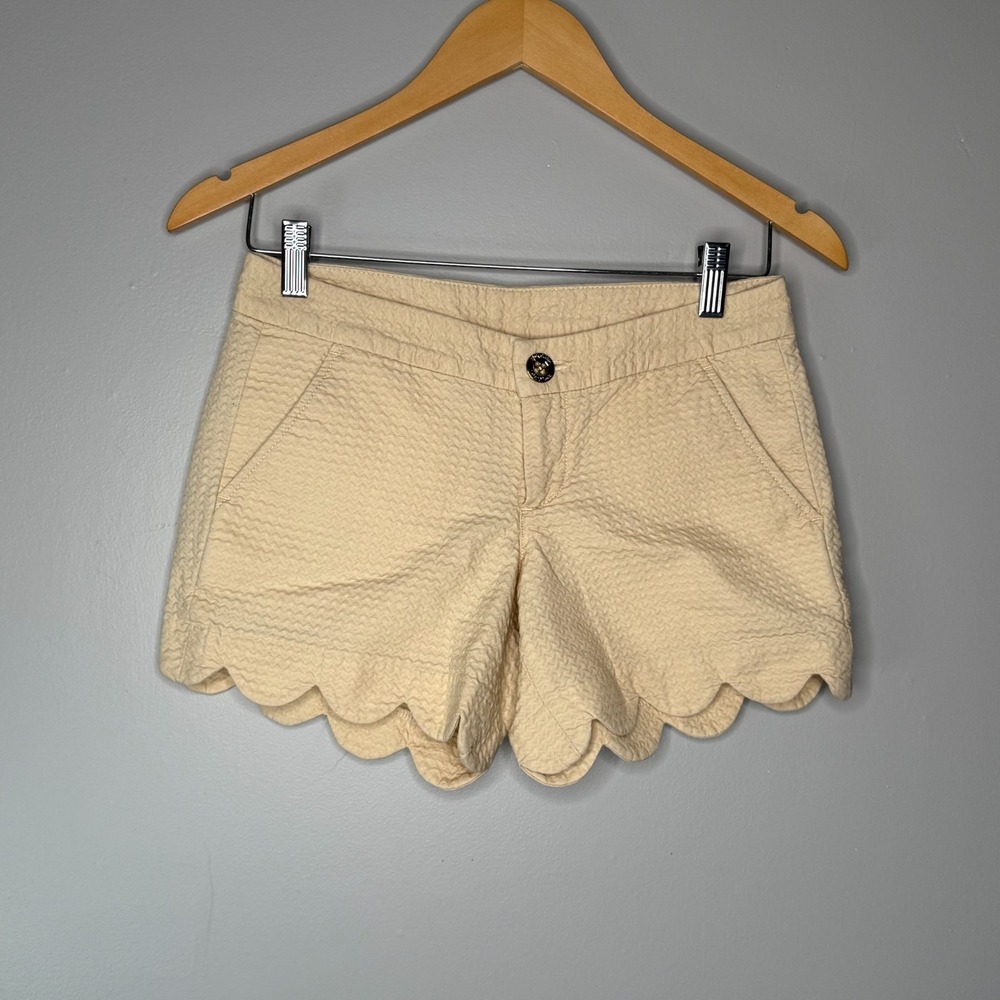 Lilly Pulitzer Womens 00 Beige Scallop Hem Textured Shorts 100% Cotton